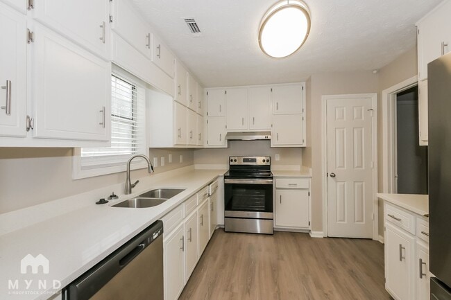 Photo - 370 Cornwallis Way