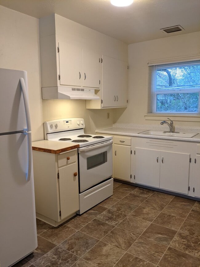 Photo - Nice 2-Bedroom, 1-Bath Duplex In Downtown Eugene!