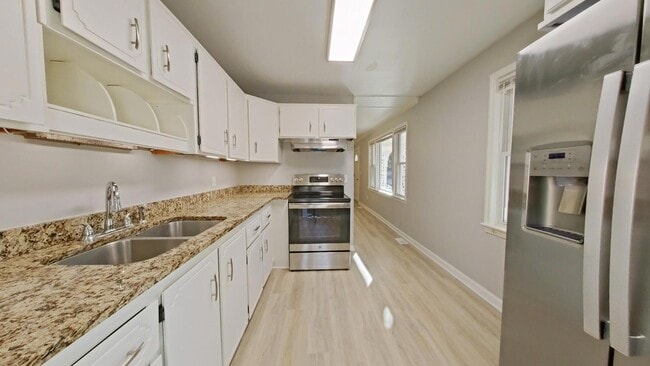 Photo - 2001 Wren Rd