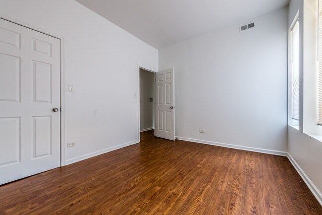 Photo - 4820 S Michigan Ave