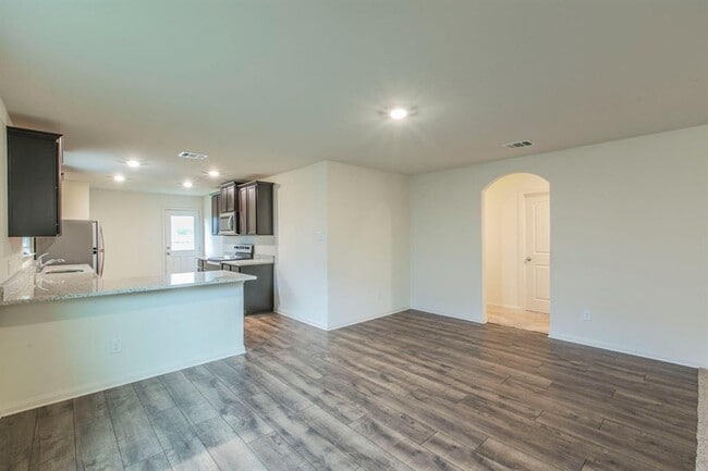 Photo - 136 Allington Cir