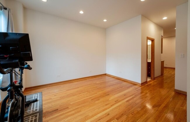 Photo - 3324 N Hoyne Ave Unit 1