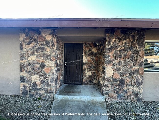 Photo - Nice Home For Rent - Duplex with private yard