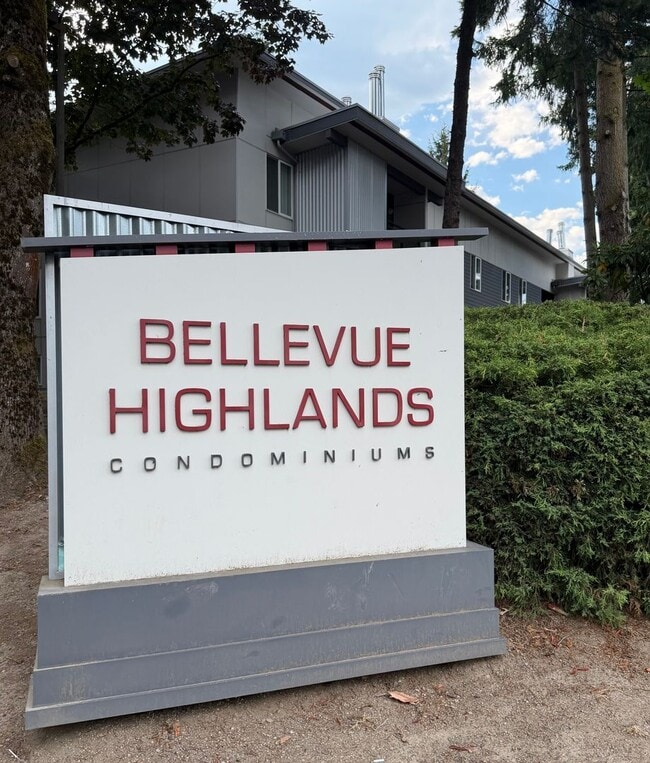 Building Photo - 1 Bed / 1 Bath Bellevue condo $1,995/month Unit G-205