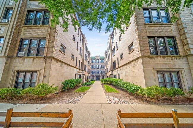 Photo - 631 W ROSCOE St Unidad c2 Rental