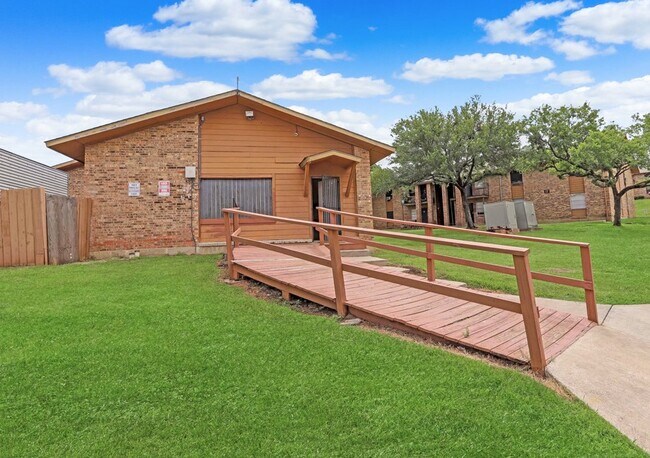 Courtyard view with resident walkway and spacious outdoor areas. - Sierra Nevada