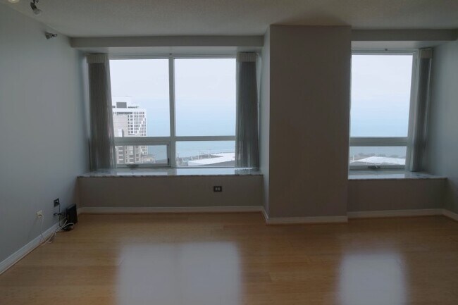 Photo - 512 N McClurg Ct Unidad 4903