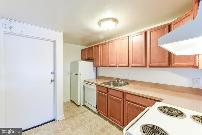 Photo - 2441 18th St NW Unit 5