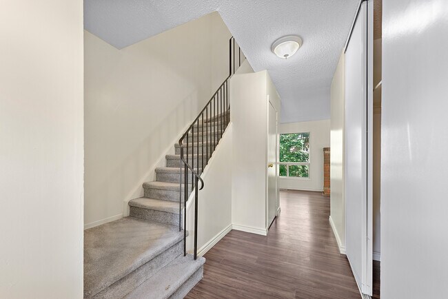 Photo - 3061 Sir John's Homestead