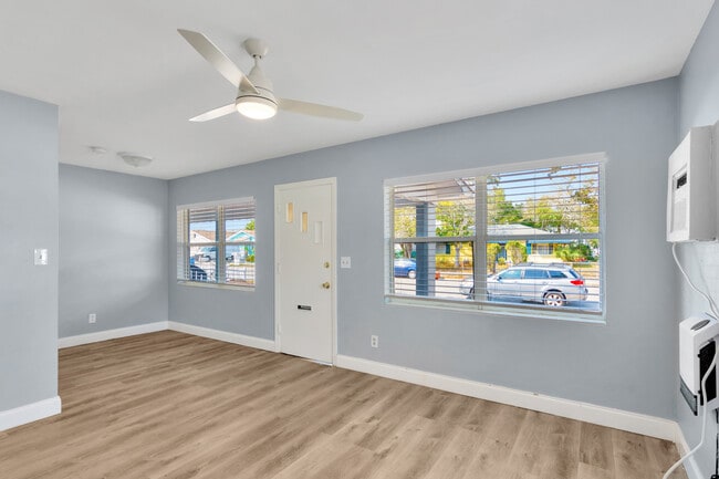 Photo - 1233 Grove St