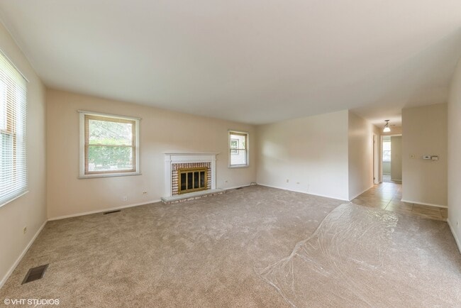 Photo - 380 Checker Dr