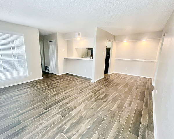 Open living and dining areas - Hidden Valley Arlington Apartments