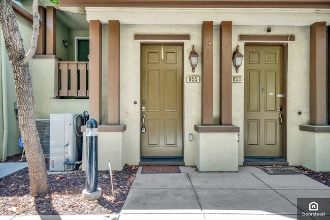 Photo - 955 Pavilion Loop