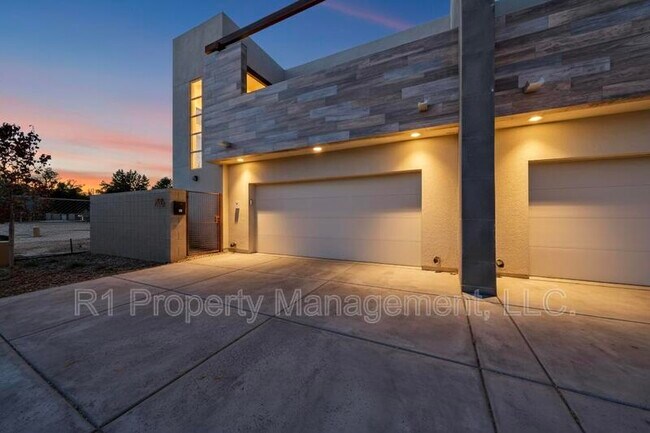 Photo - 705 Alcalde Pl SW