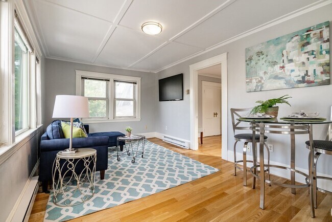 Building Photo - 32 Magoun St Unit 2