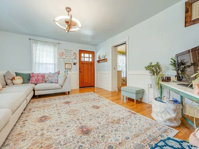 Photo - 1512 College St