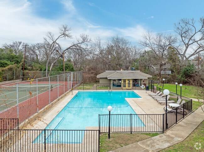 Pool - Forest Creek Apartments