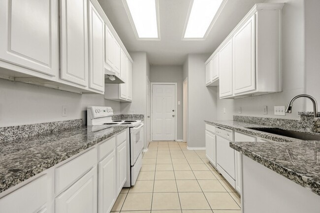 Photo - 13107 Peppergate Ln