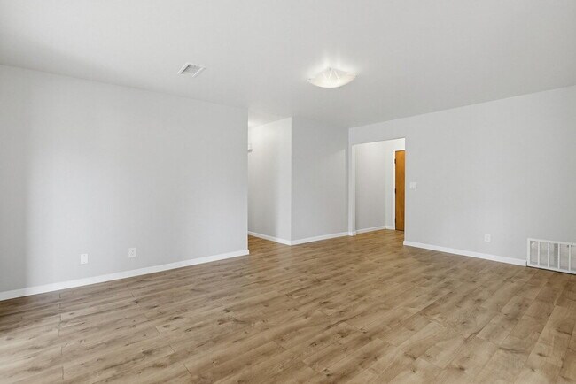 Building Photo - “Spacious 4BR with Huge Backyard in Central Chula Vista”