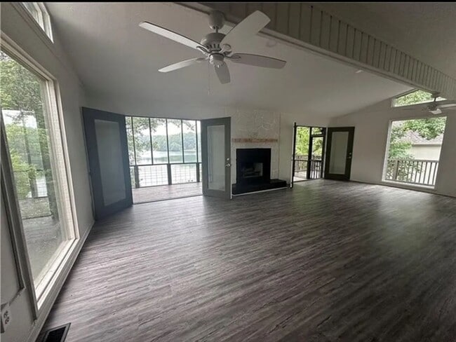 Photo - 5197 Woodmont Dr