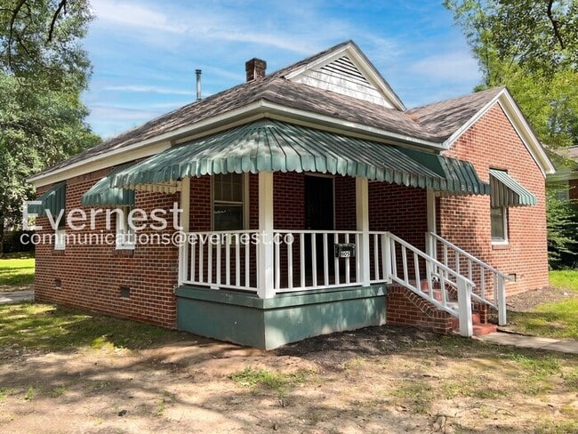 Building Photo - 2 Bed/1 Bath Home with Off-Street Parking / Available Now!