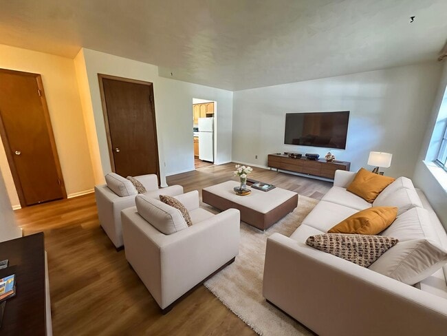 Building Photo - MOVE IN SPECIAL! 1/2 OFF 1ST MONTH’s RENT!... Rental