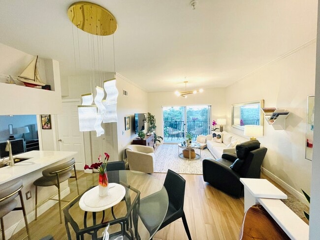 Photo - 1405 Tuscany Way Unidad 1405