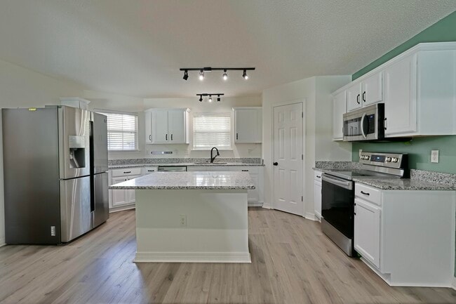 Photo - 2345 Ortega St