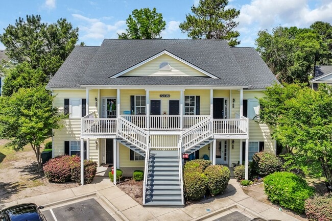 Building Photo - Beautifully renovated condo offering 3 Bed...