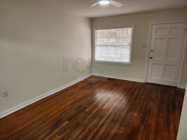 Photo - Elm, 200-202 N. Duplex Unit N. Elm, 200