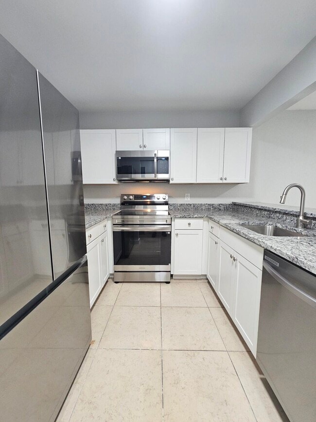 Photo - 1545 Lake Crystal Dr Unit D