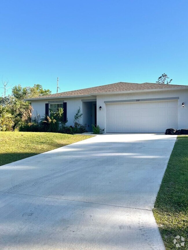 Building Photo - Annual Single Family Home 3-Bedroom 2-Bath...