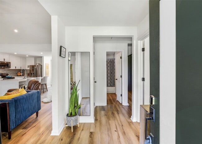 Photo - 2550 Roy Cir