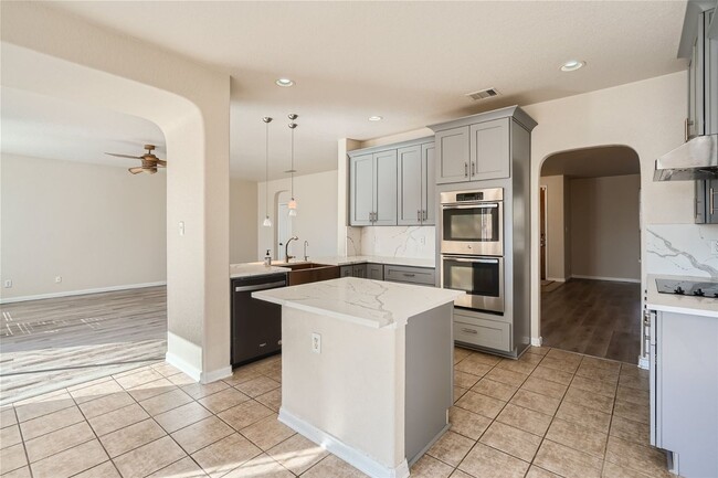 Photo - Beautiful Spacious Home!!!!