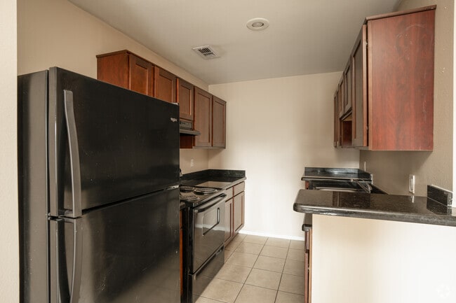 3BR, 2BA - 960SF - Kitchen
