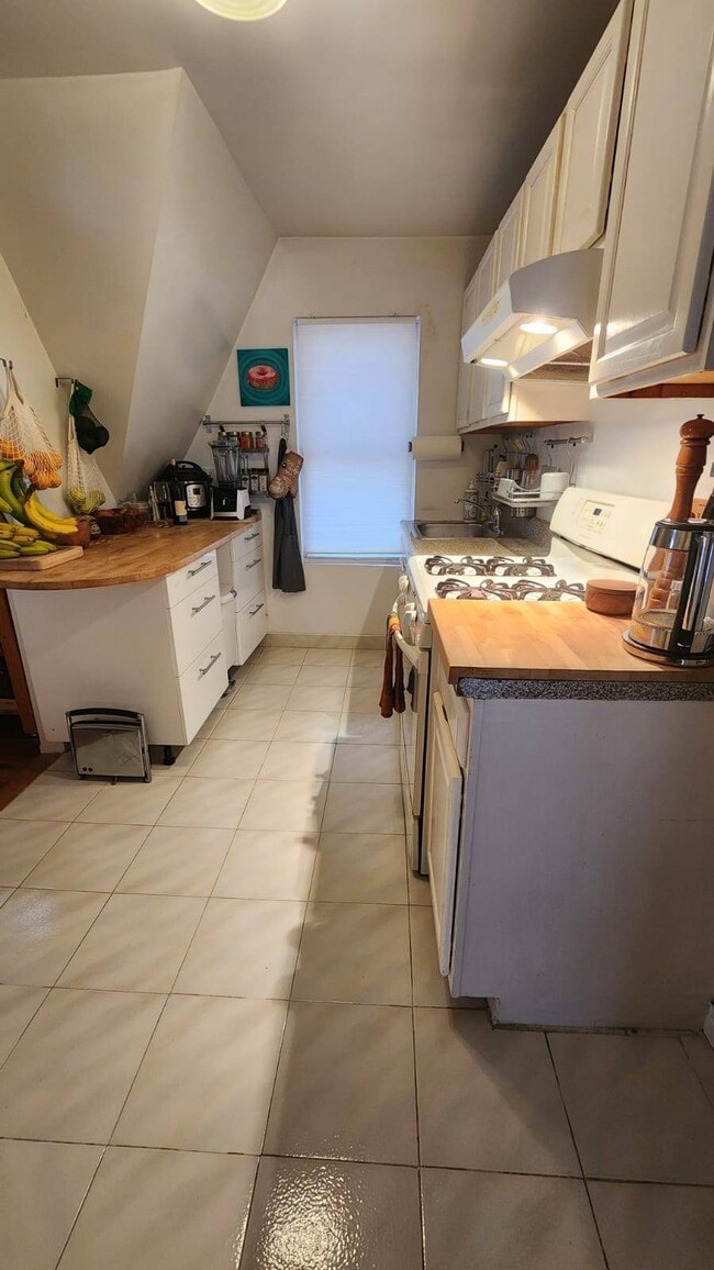 Photo - 1870 E 12th St