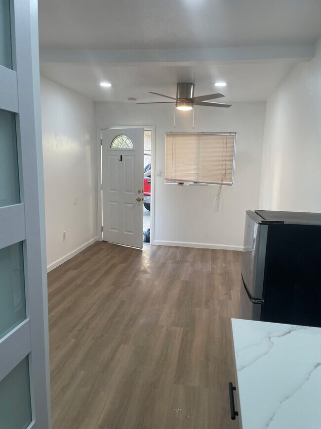 Photo - 4063 Lincoln Ave Unidad E