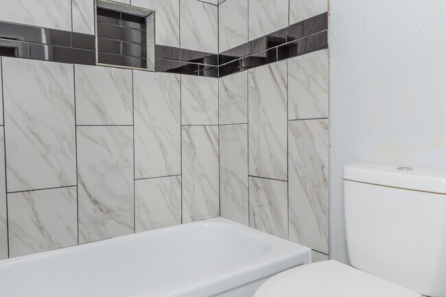 Photo - Step Into Style – Upscale Living Starts Now! Unidad APW