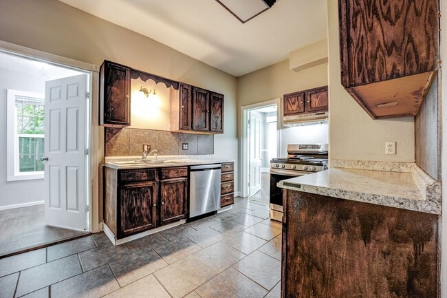 Freshly Updated 3 Bedroom Home - Freshly Updated 3 Bedroom Home