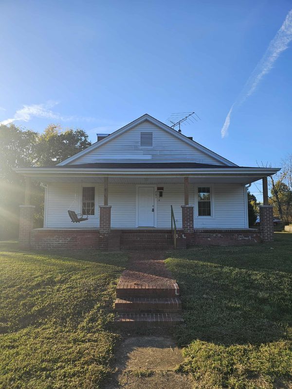 Building Photo - 761 Circle Dr