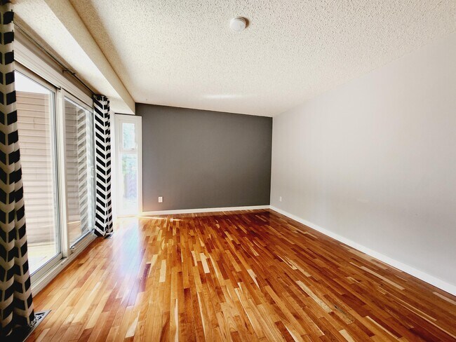 Photo - 7211-7180 180 St NW