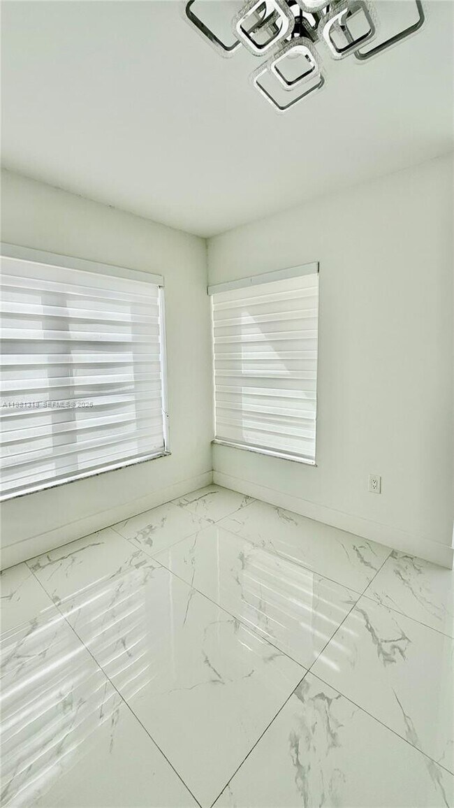 Photo - 4174 Inverrary Dr Unit 402