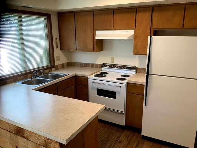 Photo - Two Bedroom Duplex in South Hills Area Unit 896  Foxglenn Ave