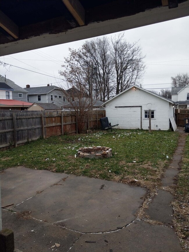 Photo - Quaint 3 bed 1.5 bath with detached garage close to everything