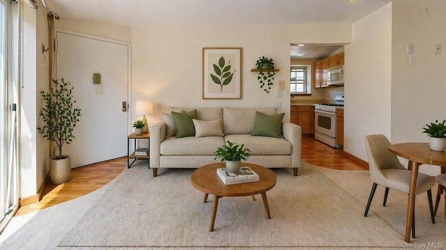 Building Photo - 67-08 Exeter St Unit 3