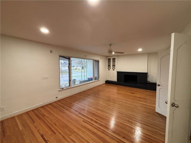 Photo - 213 Governor Terrace