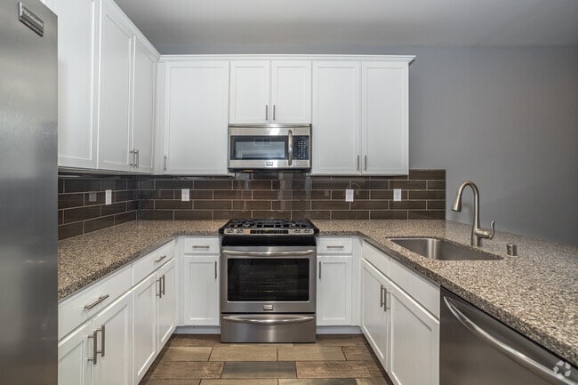 1BR, 1BA - 826SF