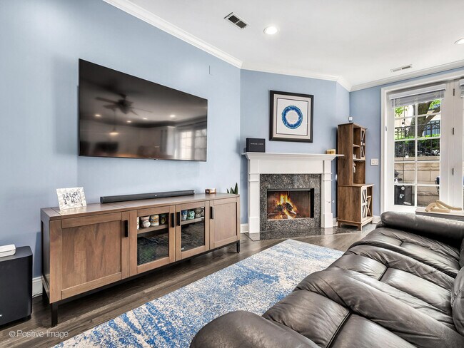 3715 N Wilton Ave Unit 1