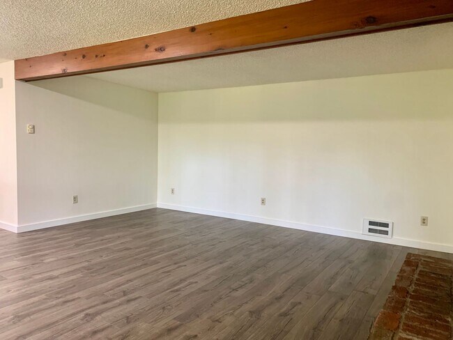 Photo - E1504 Unit B