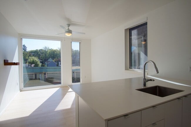 Modern 2nd Floor Studio with D/W & Washer/... - Modern 2nd Floor Studio with D/W & Washer/... Apartamento Unidad 207